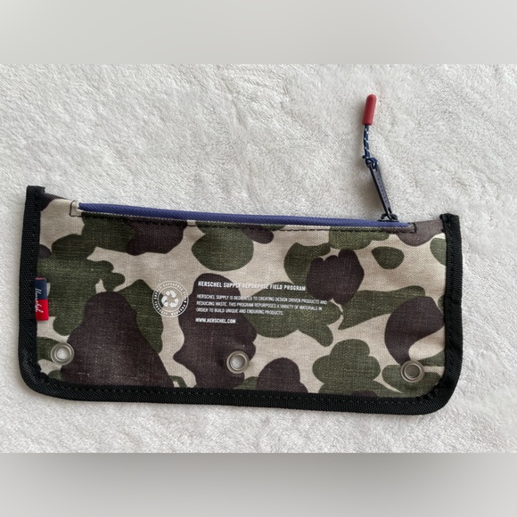 Herschel supply multi camouflage zipper pencil pouch - Picture 6 of 8